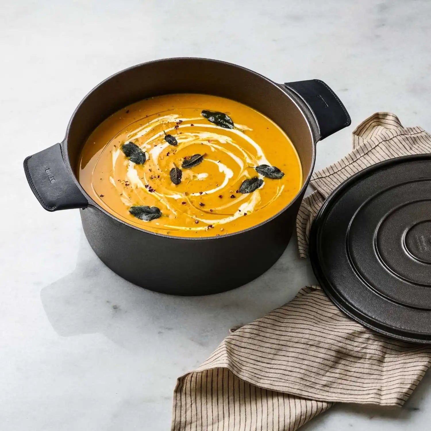 Gusseisenbräter 28 cm + Griffschutz Duo schwarz